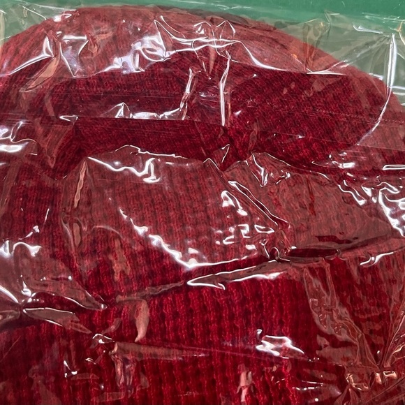 Taylor Swift NWT Beanie and Proof of Purchase from her online store.Scarf avail. - Picture 5 of 6